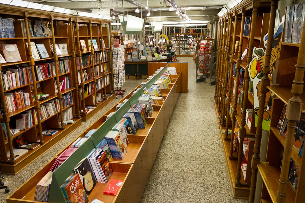 Librairie historique avec mobilier en bois