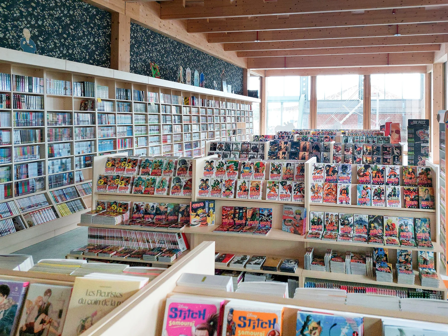 Rayons manga dans une librairie Slumberland BD World